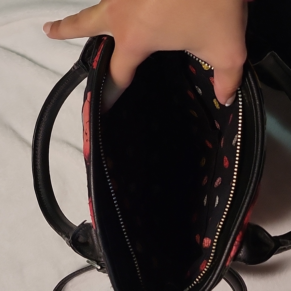 Vera Bradley purse! - Picture 5 of 5